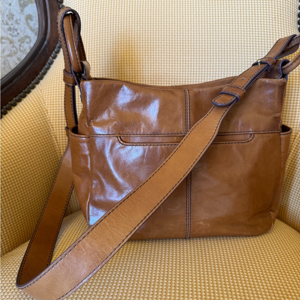 HOBO Sheila Crossbody in Natural